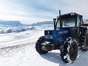 Traktor NEW HOLLA, 2003 il, motor 5.5 l, İşlənmiş