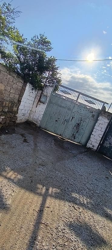 qaraçuxur: Satılır: həyət evi və torpaq sahəsi Sened xüsusi mülkiyyət 1 sotu — 1