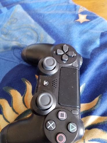 playstation 4 controller: Məhsul: Sony DualShock 4 simsiz oyun pulti (PS4) Xüsusiyyətlər: - — 3