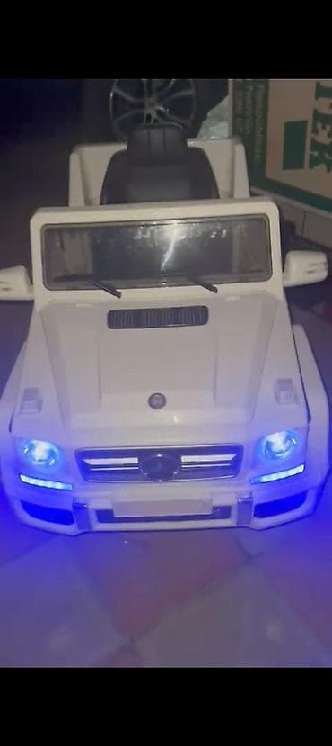 mersedes muhərrik: Uşaq elektrik maşını – Mercedes-Benz G-Class (AMG dizaynı), ağ rəng — 4