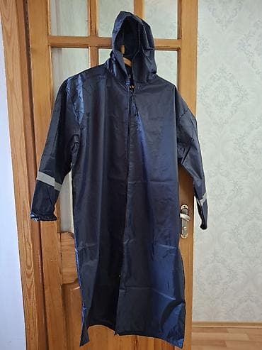 Su keçirməyən yağmurluq paltar - Rəng: tünd göy - Model: uzun, tam