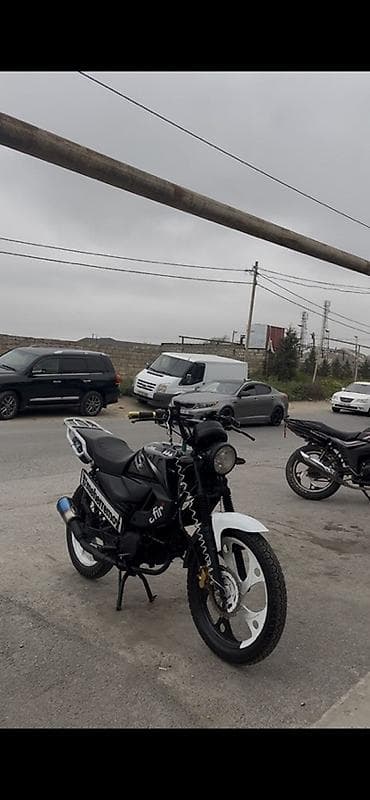 moto 125 cc: 110 sm3, 13330 km — 1