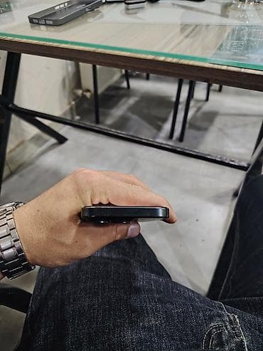 adapt: IPhone 15 Pro, 256 GB, Qara, Zəmanət, Simsiz şarj, Face ID — 5