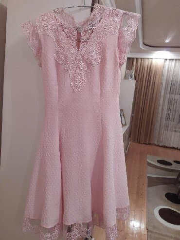 Platya.1ce dəfə geyinilib.teze qalıb.8 mnta satilir. 38 razmerdi