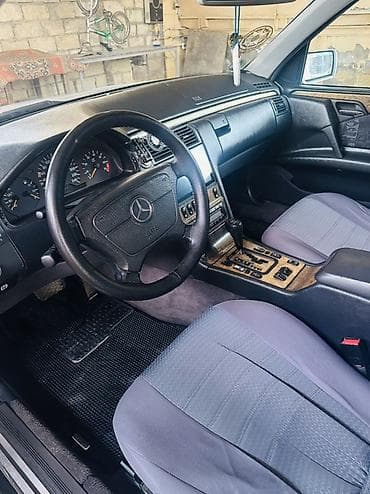 volkswagen polo 1: Mercedes-Benz E 240: 2.4 л | Седан — 10