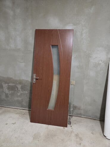 2 ədəd fərqli qapı satılır. Çərçivəsi, zamoku, petləsi var. Ölçüləri