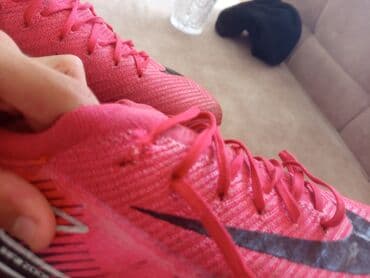 Nike brendinin futbol üçün nəzərdə tutulmuş çəhrayı rəngli lalafo.az -da Nike brendinin futbol üçün nəzərdə tutulmuş çəhrayı rəngli