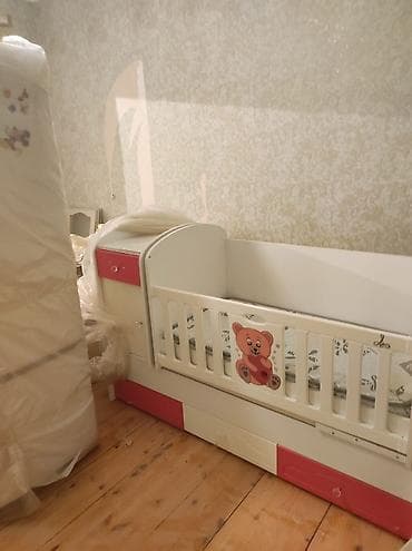 interturan mebel: Uşaq beşiyi – yan dolablı və aşağı çekmecəli model - Rəng: ağ və — 5
