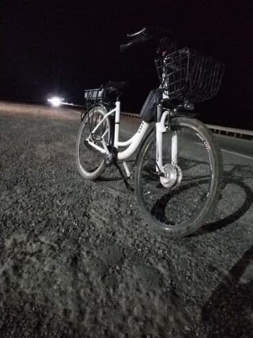 sədərək velosiped satışı 2021: Şəhər tipli elektrik velosipedi - Rəng: ağ gövdə, qara elementlər - — 4