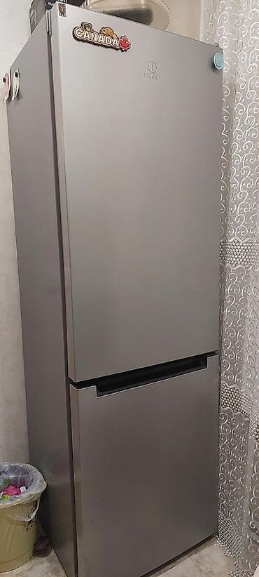 Indesit soyuducu satilir 200 azn unvan m.ecemi metrosun ustu