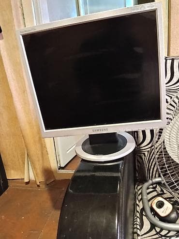 mac pro: Samsung SyncMaster 713N LCD monitor - Ekran diaqonalı: 17 düym (5:4 — 1