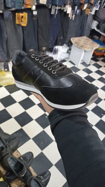 bej rəngli kişi mokasinləri: Ayaqqabı mağazaya yeni gətirilib Firma: "Derinet" razmer: 41 Hər — 6