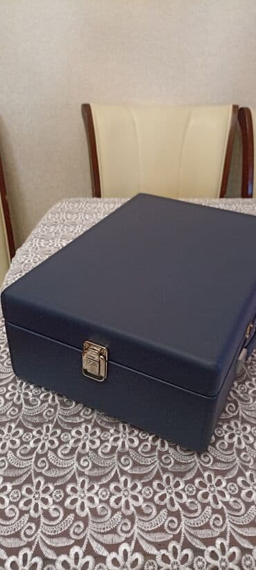 dim listening 1: Retro üslubda çox nadir göy rəngli "LENİNQRAD" patifonu. Üzərində val — 9