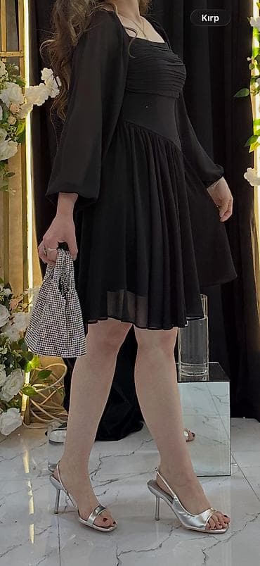 keratin e: Qara şifon qısa don.Maştağada.bir dəfə geyilib.25 azn ə satılır - — 1