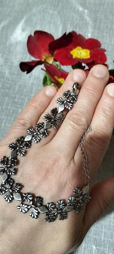 saat qol: Gümüş rəngli zərif qolbaq - Dizayn: Bütün qolbaq boyunca bir-birinə — 7