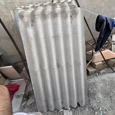dam: Şifer dam örtüyü lövhələri İşlənmiş şiferlər sağlam vəziyyətdə . 1 — 3