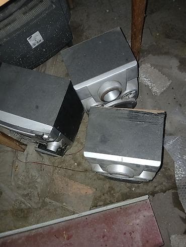 musiqi sentir: Mini musiqi mərkəzi və iki ədəd akustik səs kolonkası dəsti. Tərkib — 2