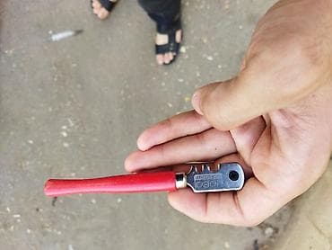 kardon kesen: Şüşe kesen qiyneti 5man çox isteyen olsa aşağı yeri var çox olanda — 4