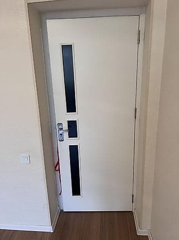 otaq qapsi: Ağ rəngli qapı 6 əd 1 ədədi 90 manat, laminat 90-95 kvm 1 kvm 6 — 5