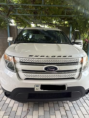 Ford Explorer Limited – ağ rəngli, 7 yerlik tam ölçülü SUV — 2