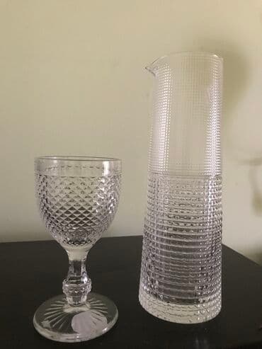 Qab-qacaq və mətbəx ləvazimatlarının alışı: Сервиз из 6 бокалов и одного графина. Новый, не использованный. В — 1