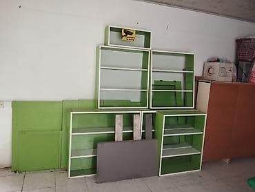dolab vitrin: Yaşıl-ağ rəngdə vitrin/qabyığma üçün modul rəf dəsti - Material — 1