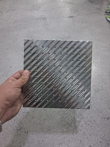 Kvadrat yağış duş başlığı - Material: xrom örtüklü metal korpus