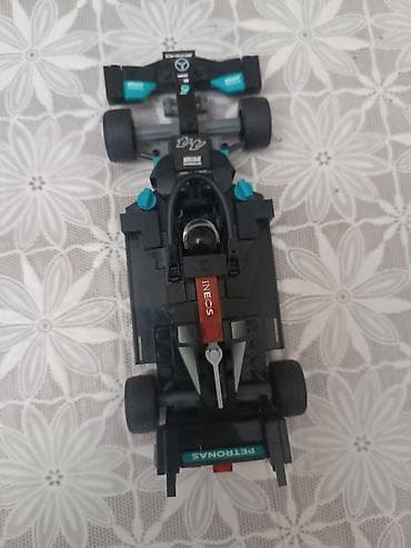 mozaika oyuncaq: LEGO Speed Champions – Mercedes-AMG Petronas Formula 1 yarışı — 3