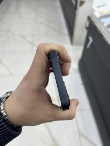 Hyundai: IPhone 13, Göy, Face ID — 6