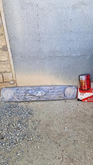 Məhsul: Avtomobil üçün ön bamper və arxa sağ stop‑siqnal fənəri