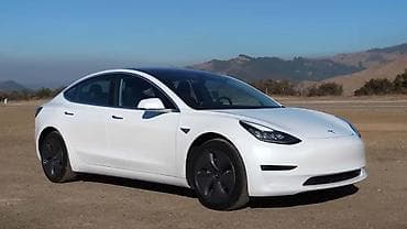 masin satiram: Tesla Model 3: 4 l | 2023 il 70000 km Sedan — 1