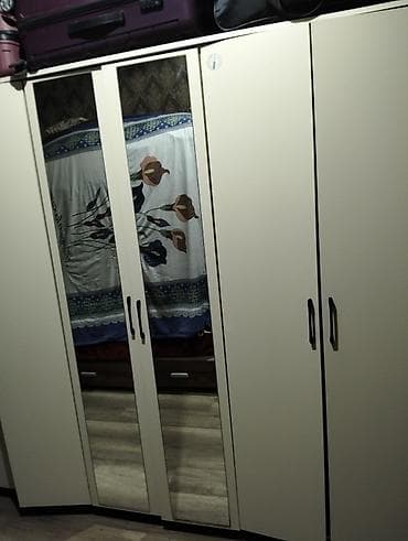 Geniş həcmli 5 qapılı paltar dolabı - Rəng: krem (açıq bej), qara — 4