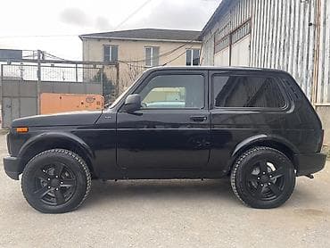nivə: LADA Niva (qısa kuzov), qara rəng, 3 qapı, tam ötürücülü off-road SUV — 2