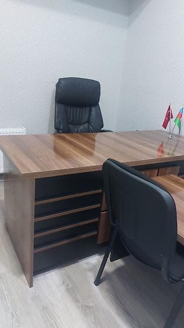 ofis alemi: Ofis masası dəsti. Hamısı birlikdə satılır cəmi bir neçə dəfə istifadə — 1