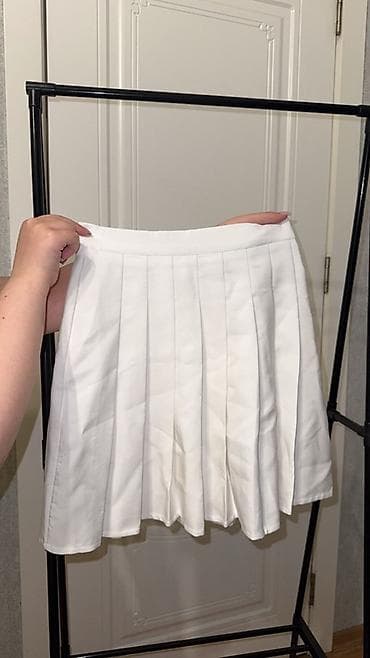 Ağ rəngli büzməli mini ətək - Klassik plise (büzmə) dizayn: yuxarıdan