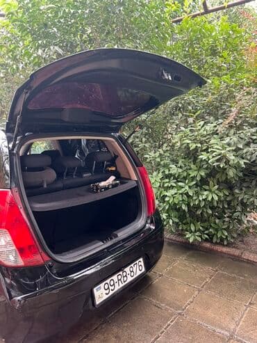 kia optima 2019: Arxa tərəfində "i10" yazısı olan qara rəngli Hyundai i10 modeli — 3