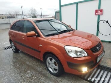 Digər nəqliyyat: Kia Rio hatchback - Kuzov: 5 qapılı hatchback, narıncı rəng - Ön — 4