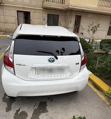 qirmizi sam yandirmaq: Günlük icarəyə verilir. Qalmamaq şərti ilə. Depozit 200 manat. Günlük — 3