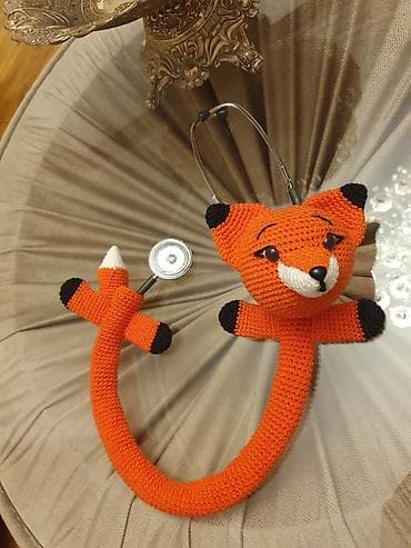 rəngli maskalar: Usaq həkim pediatr ucunfonendoskopa kecən cexol . Əl isidir . Pучная — 8