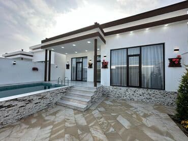 qresdə həyət evləri: Modern hovuzlu həyət evi - Memarlıq: Minimalist fasad, geniş vitraj — 2