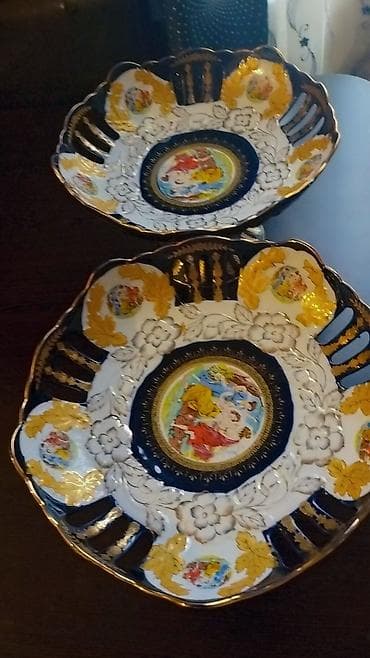 qab qacaq ecemi: Mavi-qızılı dekorlu porselen 3-luk dəst.2meyvə qabı 1 isti xörək qabı — 2