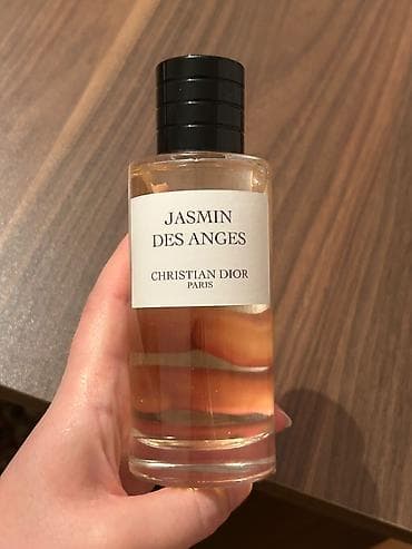 Kosmetika: Zərif və qadınsayağı çiçək ətiridir. Bu ətirin əsas notu yasəməndir — 6