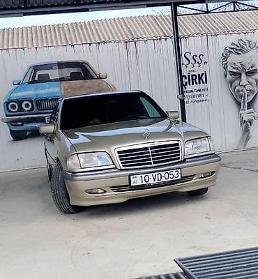 Mercedes-Benz C-Class: 2 l | 2000 il Sedan