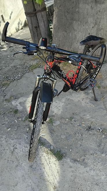 Salam velosioped 26lıq MTBdir.Amma șəhərdə əla gedir.Tək problemi