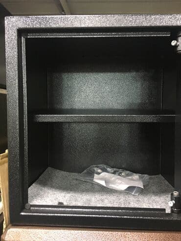 копилка на 100 тысяч сом таблица: Hundurluk 40sm Eni 38sm Derinlik 30sm Seyf iki acar ve kodile isleyir — 2