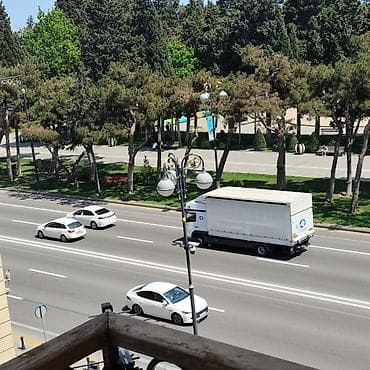 icare obyek: Mərkəzdə geniş mənzil – balkonlu, park və prospekt mənzərəsi ilə - — 1