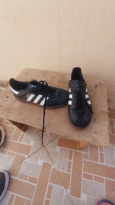 Bodi: Krossovkalar, Ölçü: 34, Uniseks — 2