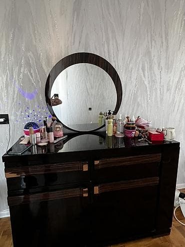 Tək otaq 300 azn ( depozit var !) ——————————— Ünvan xalqlar metrosu — 4