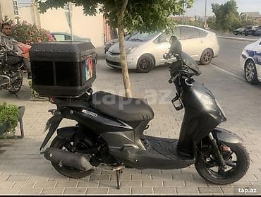 Qara rəngli şəhər/skuter Xüsusiyyətlər: - Avtomatik transmissiya — 3