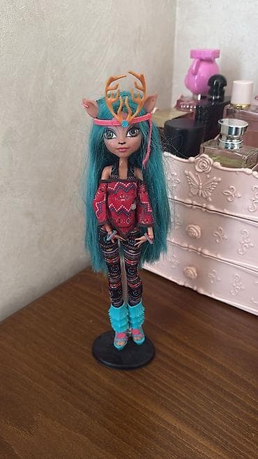 firuze: Monster High temalı kolleksiya kuklası – “Skelita/Deer-inspired” — 1
